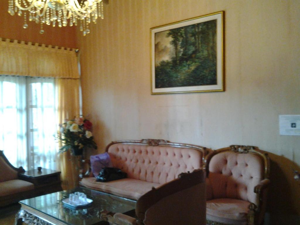 Villa And Resto Basanova Batu  Exterior photo