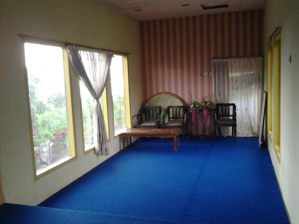 Villa And Resto Basanova Batu  Exterior photo