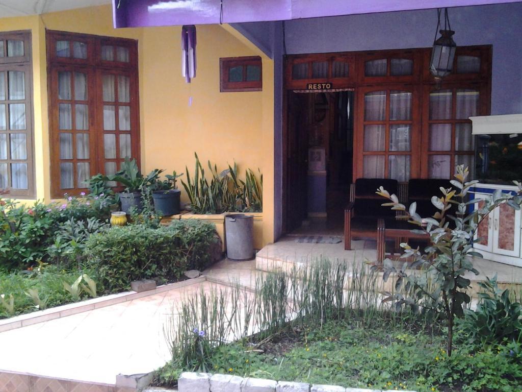 Villa And Resto Basanova Batu  Exterior photo